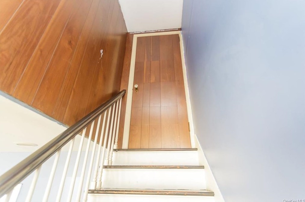 23 Deerfield Pl, Beacon NY 12508-1515 exterior