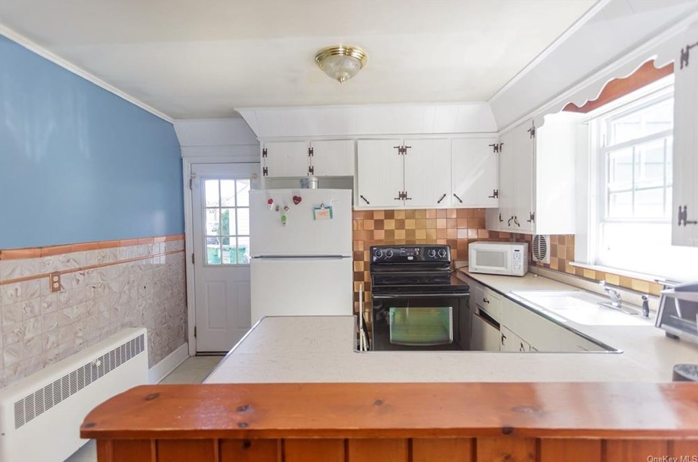 23 Deerfield Pl, Beacon NY 12508-1515 exterior