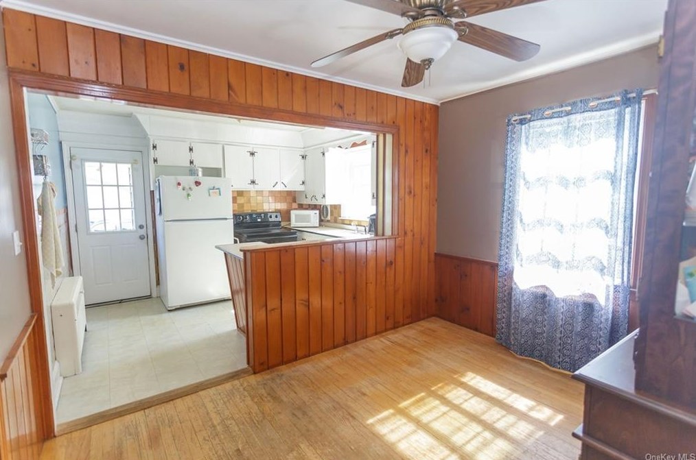 23 Deerfield Pl, Beacon NY 12508-1515 exterior