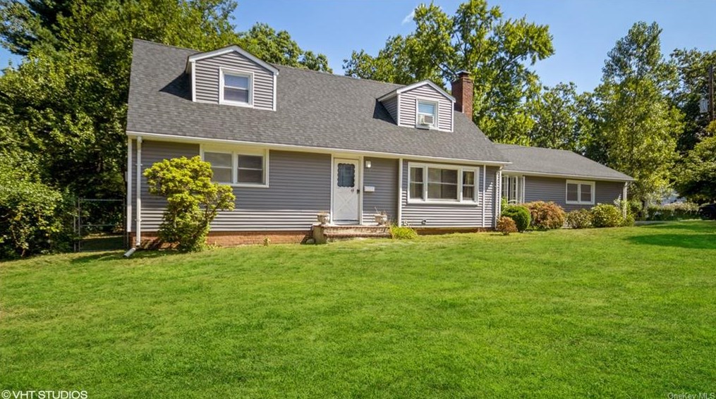 17 Sunset Dr, Airmont, NY 10901