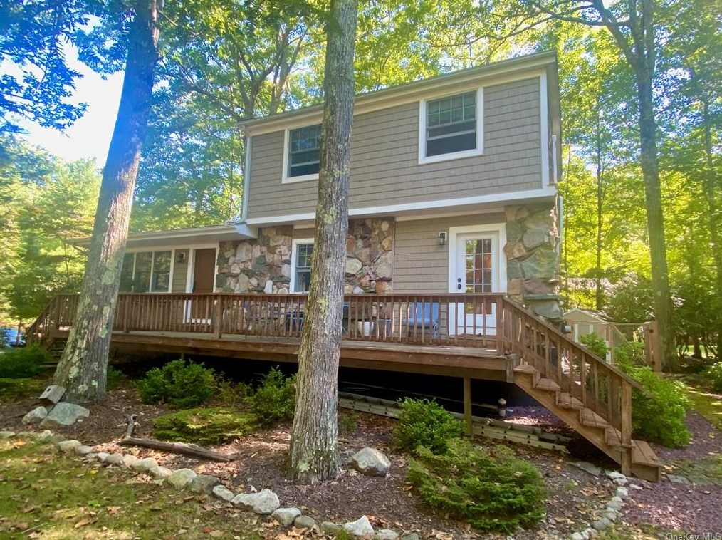 4 Scarborough Cir, Rock Hill, NY 12775