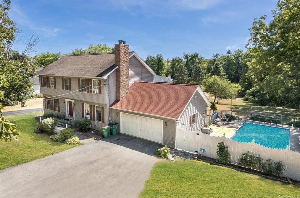238 Creek Rd, Poughkeepsie, NY 12601-1218