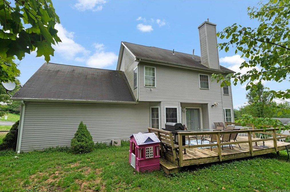 45 Overlook Ter, Walden NY  12586-1309 exterior