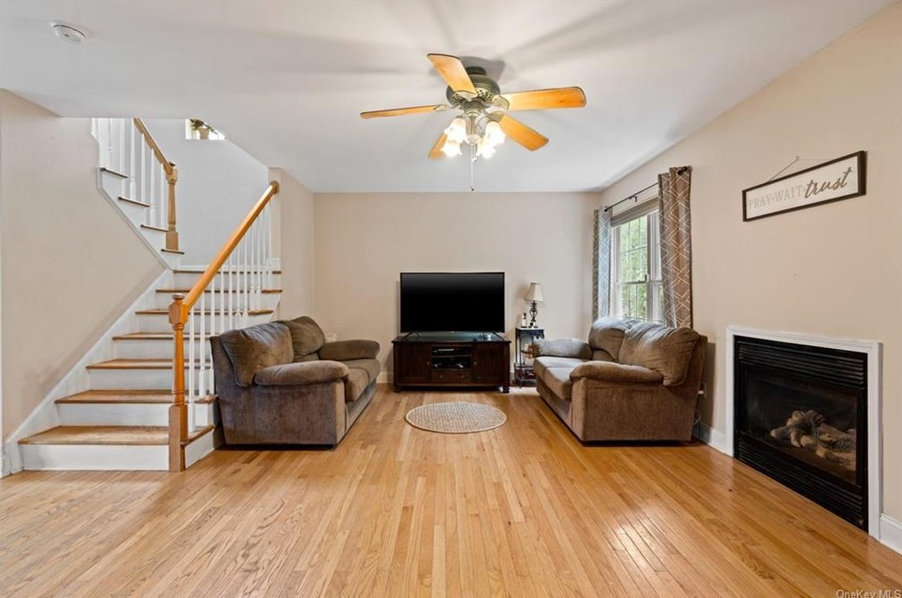 45 Overlook Ter, Walden NY  12586-1309 exterior