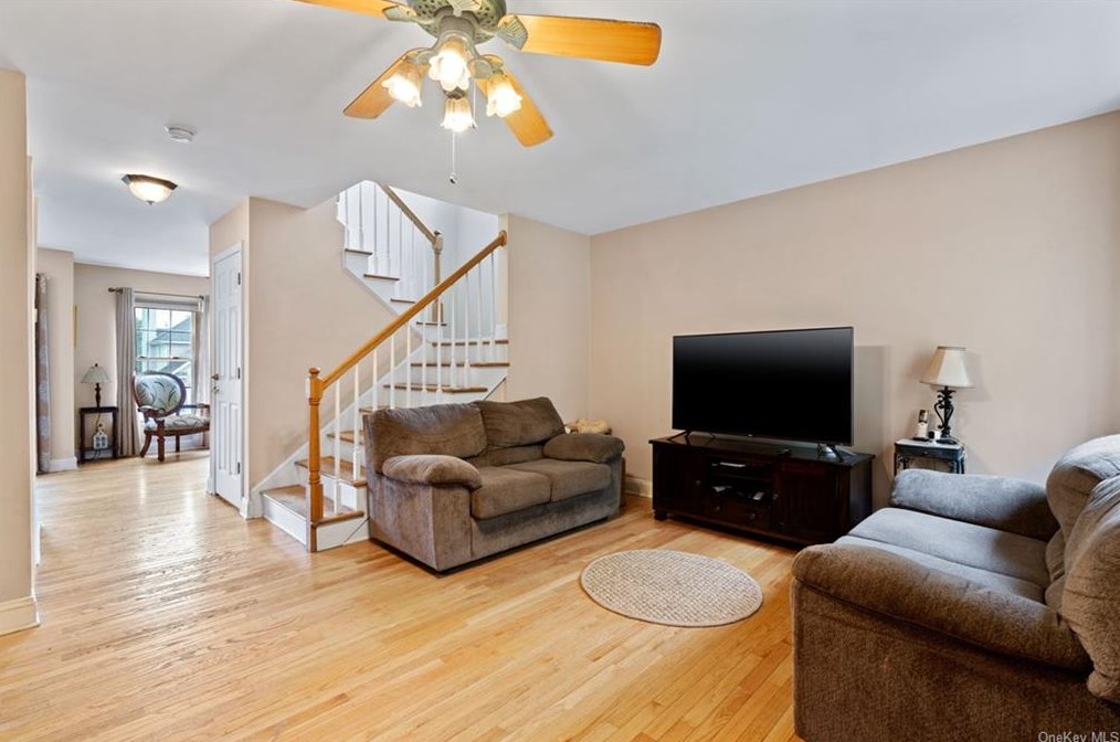 45 Overlook Ter, Walden NY  12586-1309 exterior