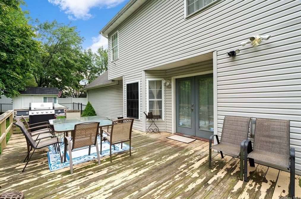 45 Overlook Ter, Walden NY  12586-1309 exterior