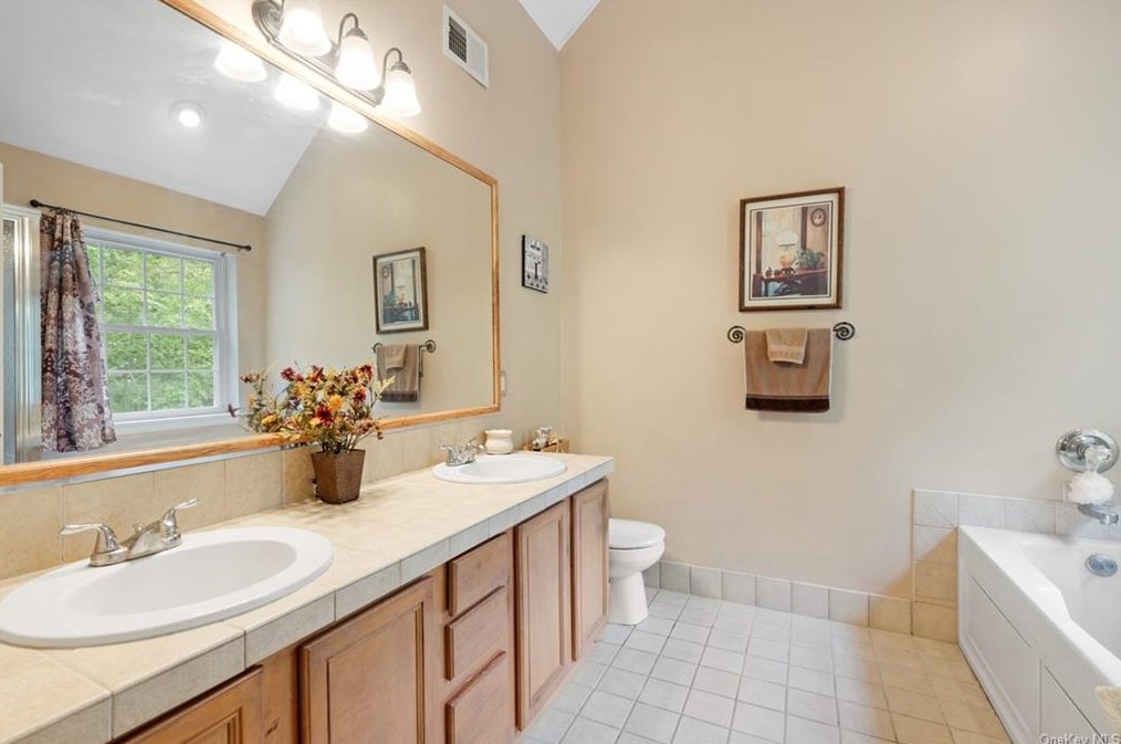 45 Overlook Ter, Walden NY  12586-1309 exterior