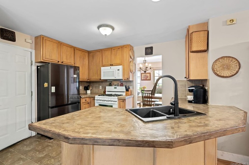 45 Overlook Ter, Walden NY  12586-1309 exterior