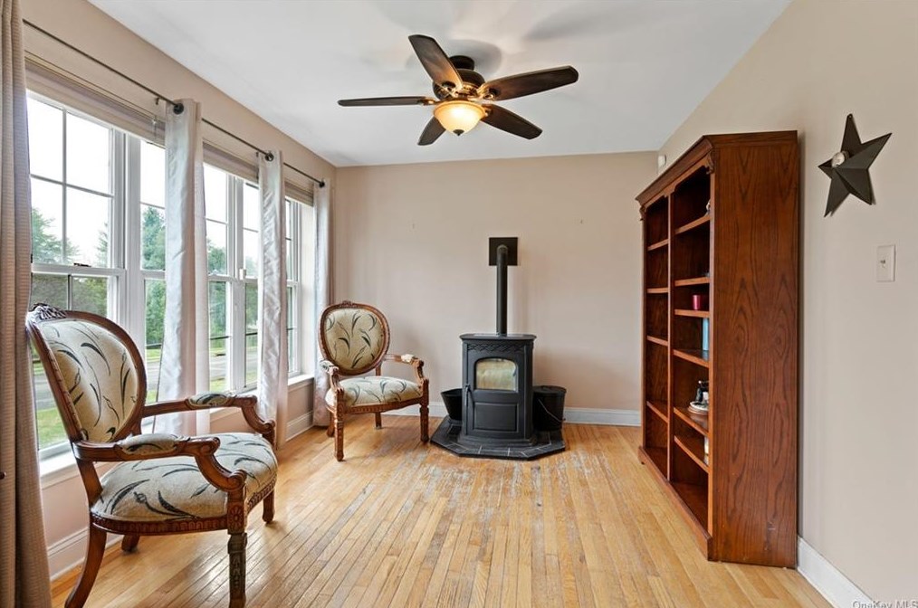 45 Overlook Ter, Walden NY  12586-1309 exterior