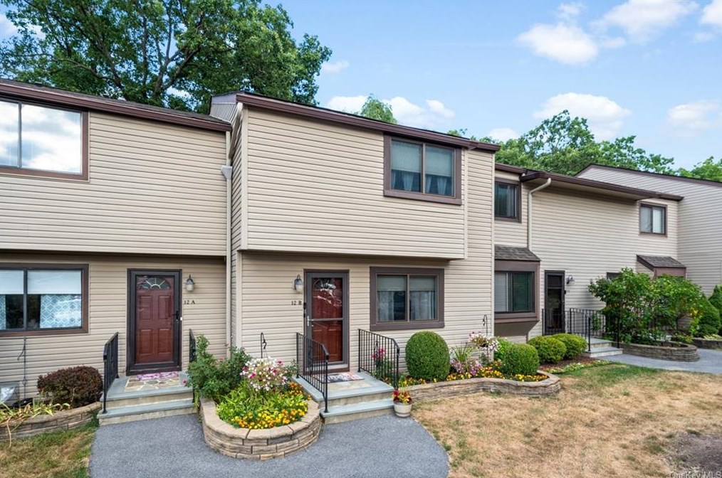 12 Knightsbridge #b, Poughkeepsie, NY 12603