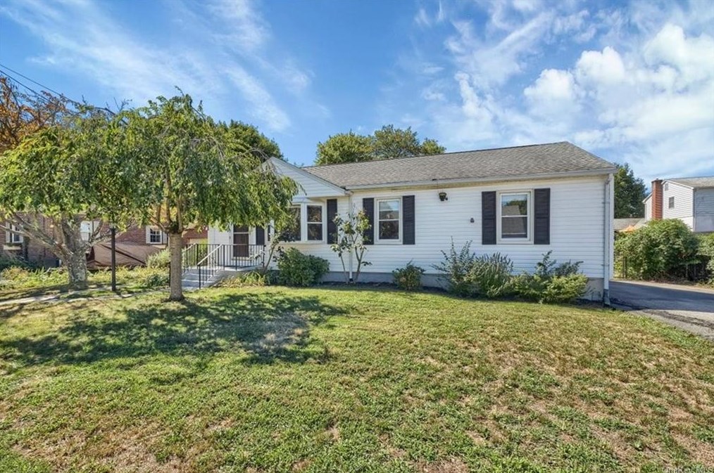 128 3rd St, Verplanck, NY 10596-7702