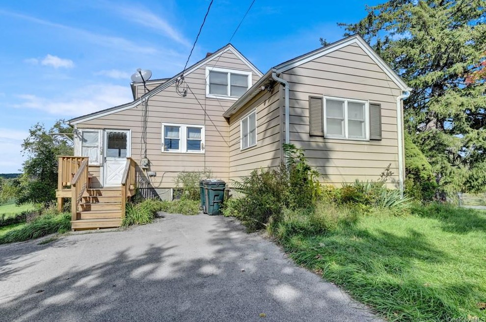 1207 Kings Hwy, Chester NY  10918-3104 exterior