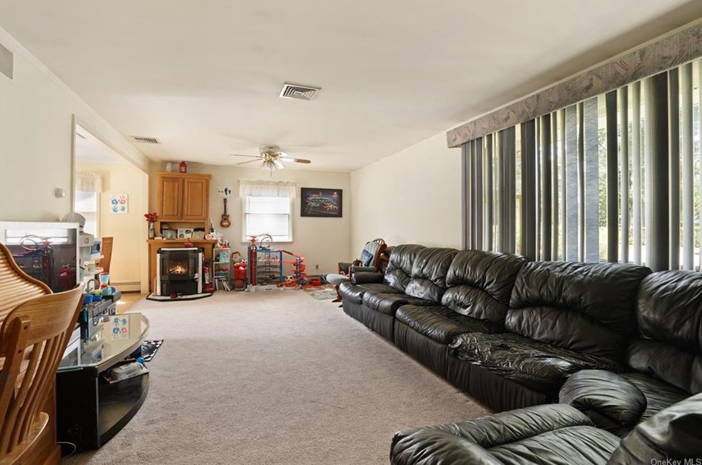 23 Spencer St, Mount Kisco NY  10549-3304 exterior