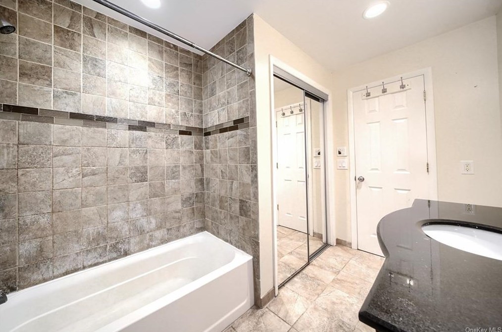 7 Charles Ln, Mount Ivy NY  10970-3028 exterior