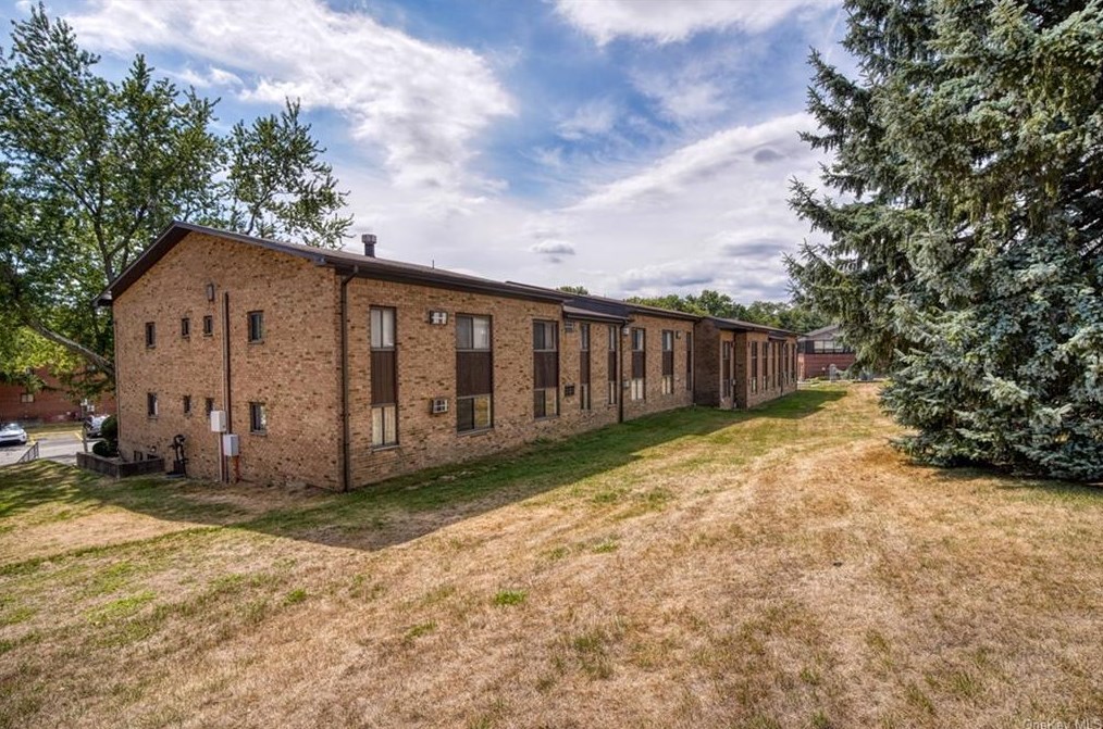 7 Charles Ln #1b, Mount Ivy, NY 10970