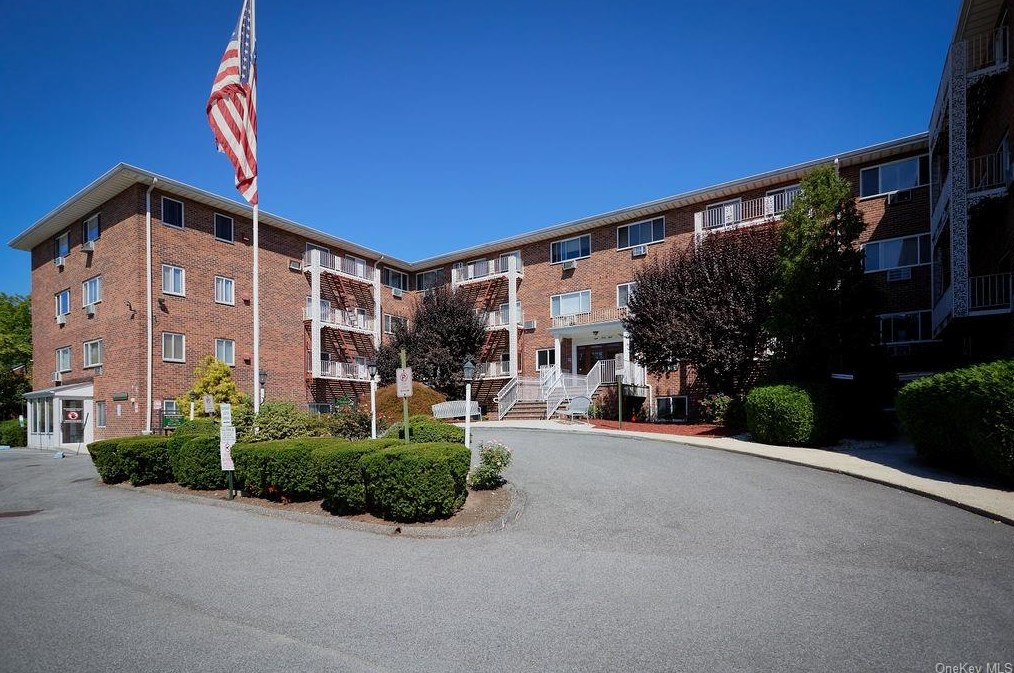 838 Pelhamdale Ave #3k, New Rochelle, NY 10801