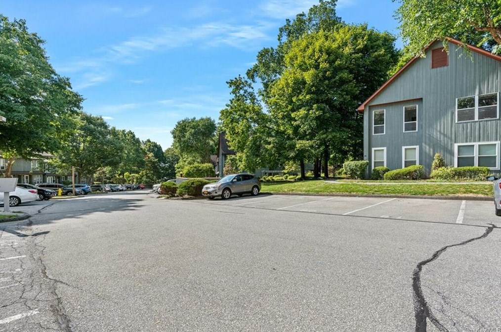 26 Bleakley Dr, Peekskill, NY 10566-4951