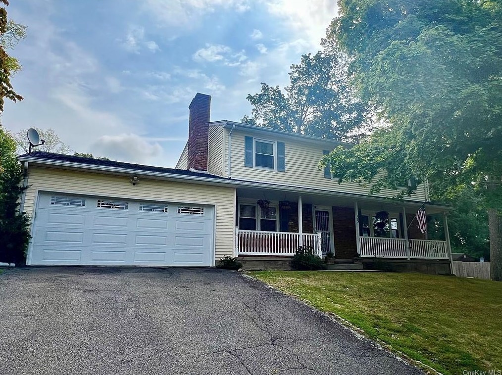 35 Princeton Dr, Tappan, NY 10983-1613
