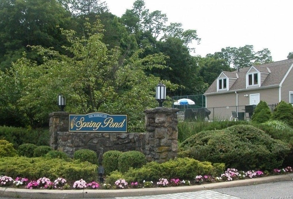 45 Spring Pond Dr, Crotonville, NY 10562