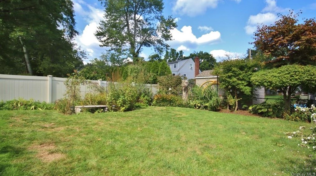 1616 Rose Ave, Mamaroneck NY  10543-3132 exterior