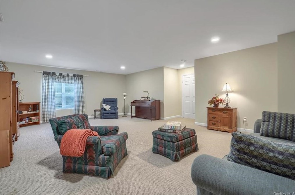 5 Apple Hill Ln, Peekskill NY  10566-4869 exterior