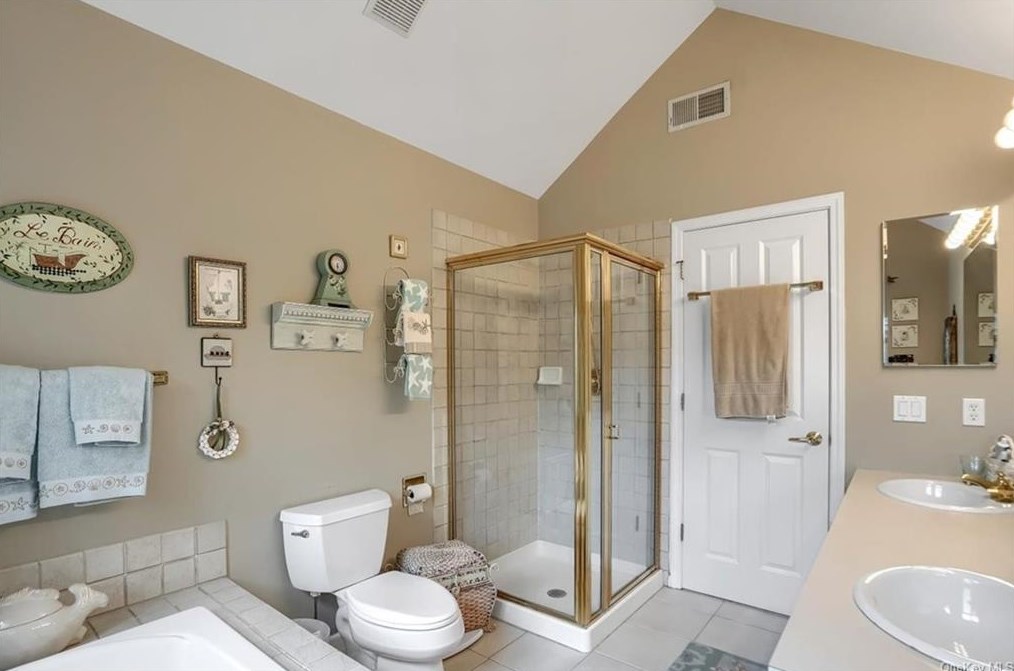 5 Apple Hill Ln, Peekskill NY  10566-4869 exterior