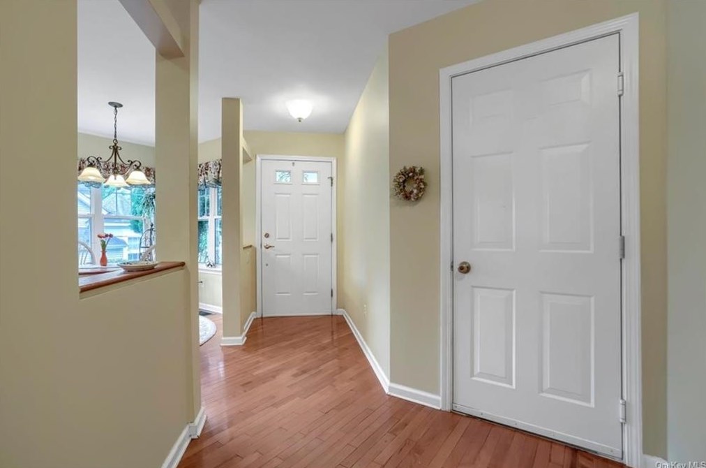 5 Apple Hill Ln, Peekskill NY  10566-4869 exterior