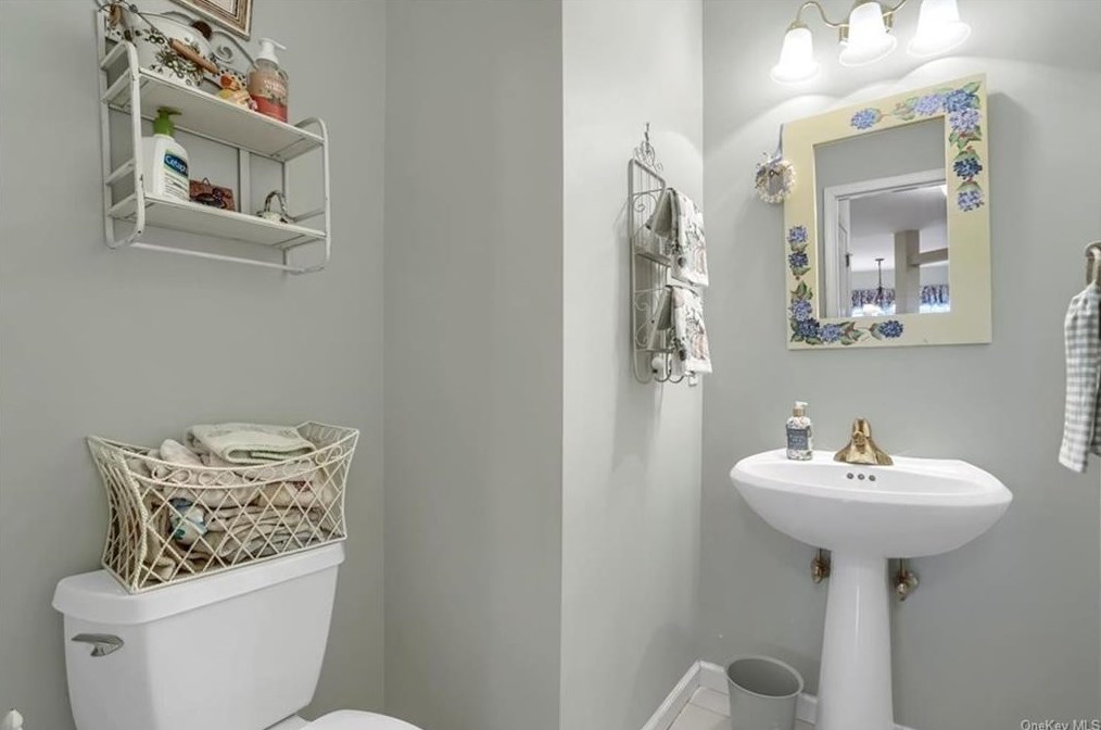 5 Apple Hill Ln, Peekskill NY  10566-4869 exterior