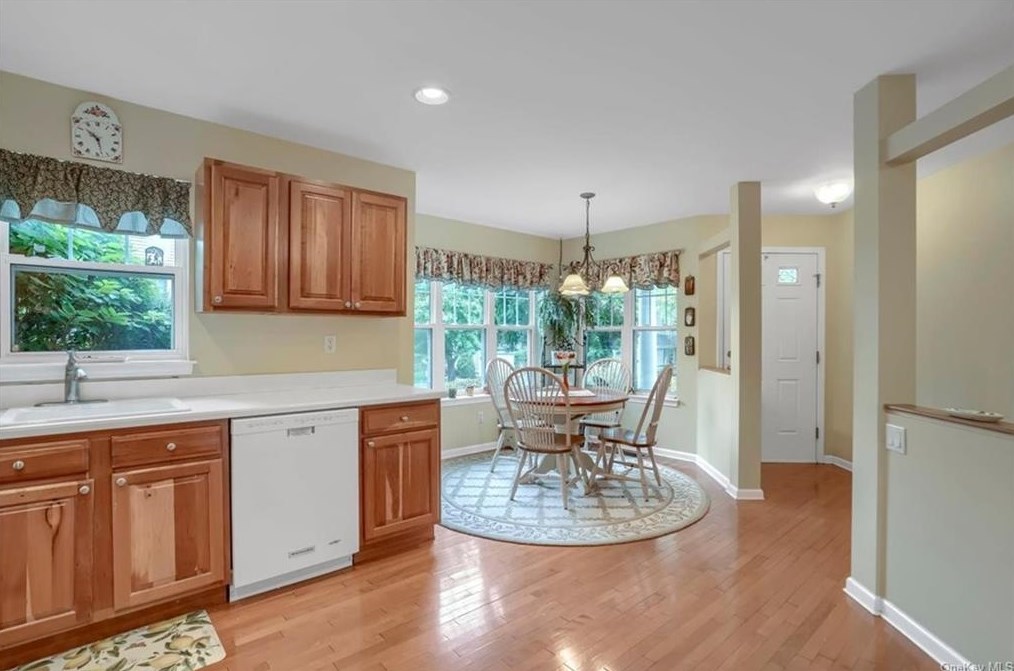 5 Apple Hill Ln, Peekskill NY  10566-4869 exterior