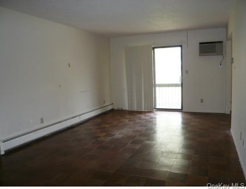20 Country Club Ln, Mount Ivy, NY 10970-2404