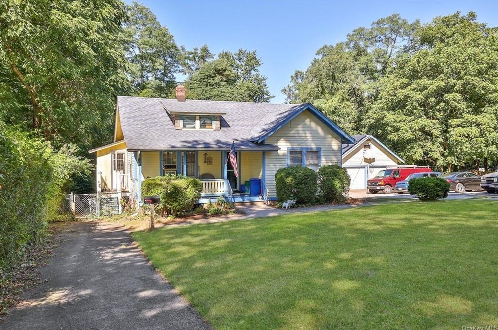 35 Hempstead Rd, Chestnut Ridge, NY 10977-2821