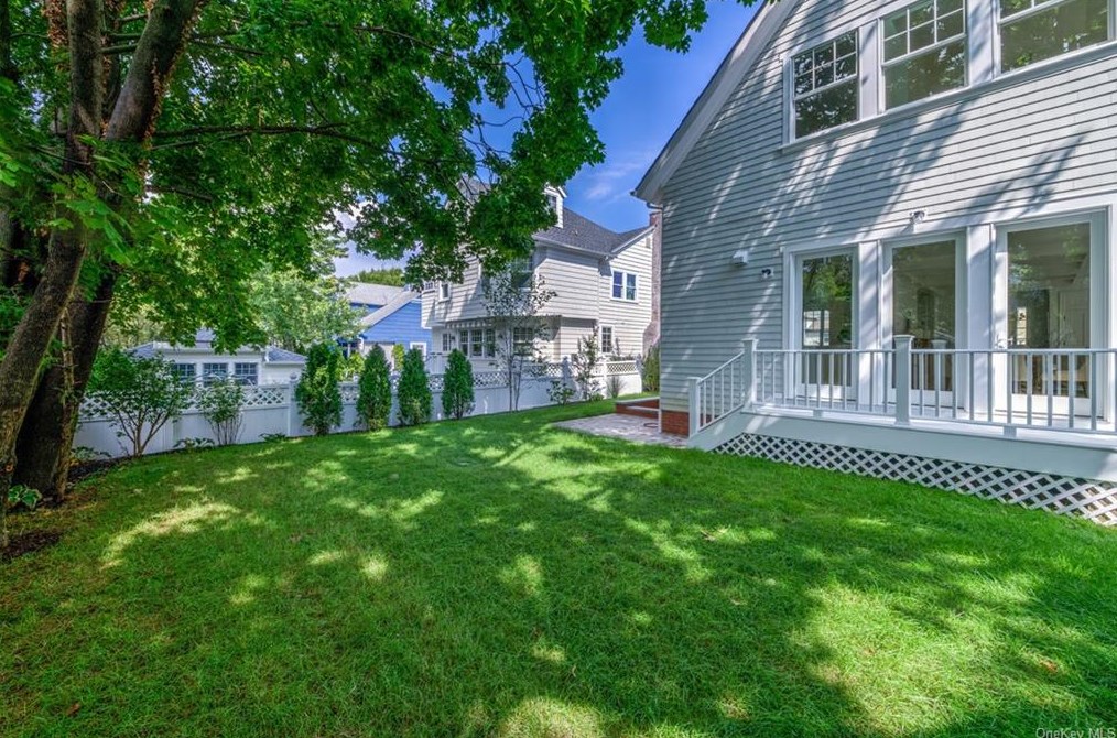 24 Kane Ave, Larchmont NY  10538-3545 exterior