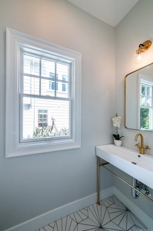 24 Kane Ave, Larchmont NY  10538-3545 exterior