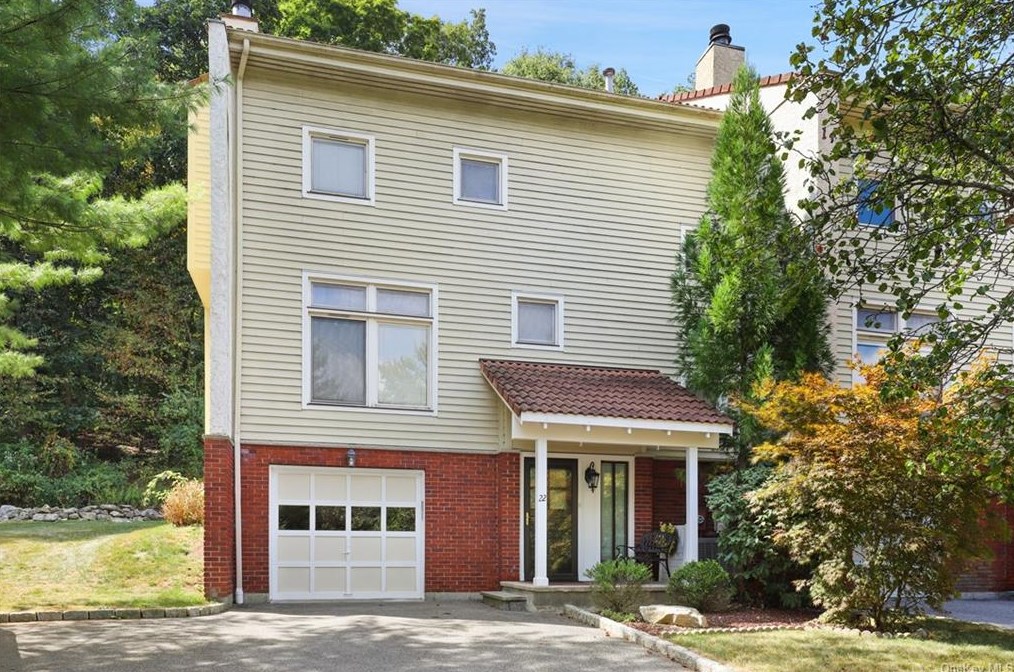 22 Deer Ridge Rd, Mount Kisco, NY 10549