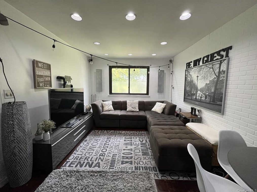 15 Lawrence Dr #c, White Plains, NY 10603