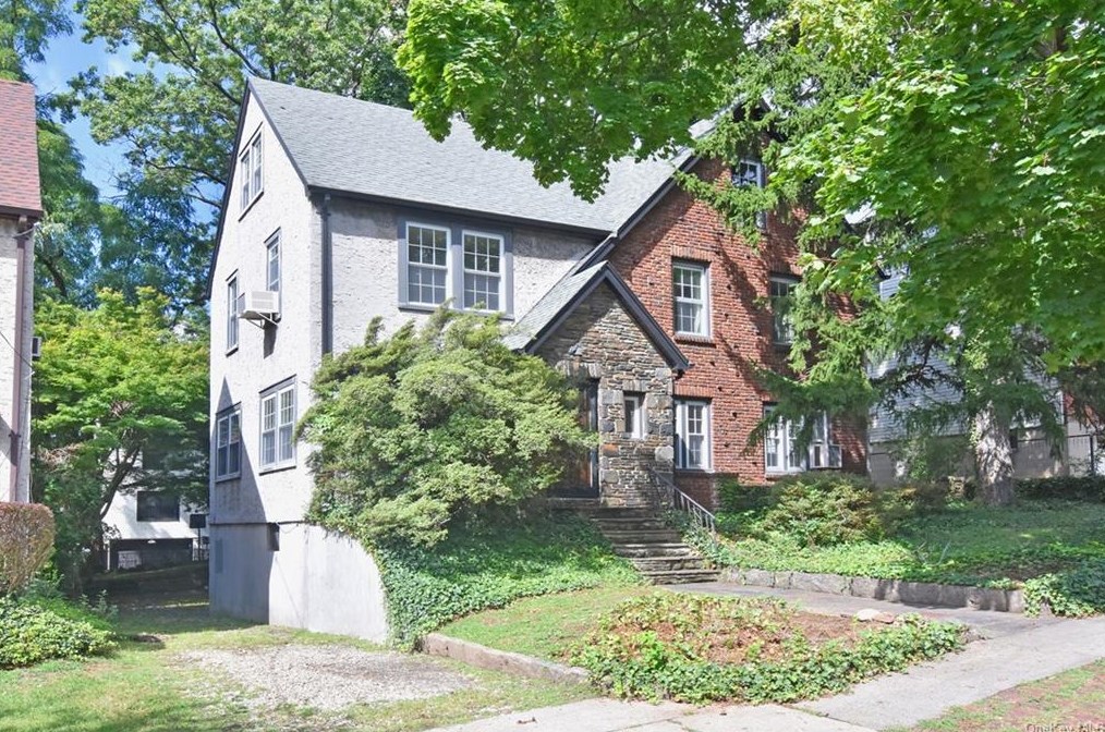 9 Blair St, Yonkers, NY 10708-5603