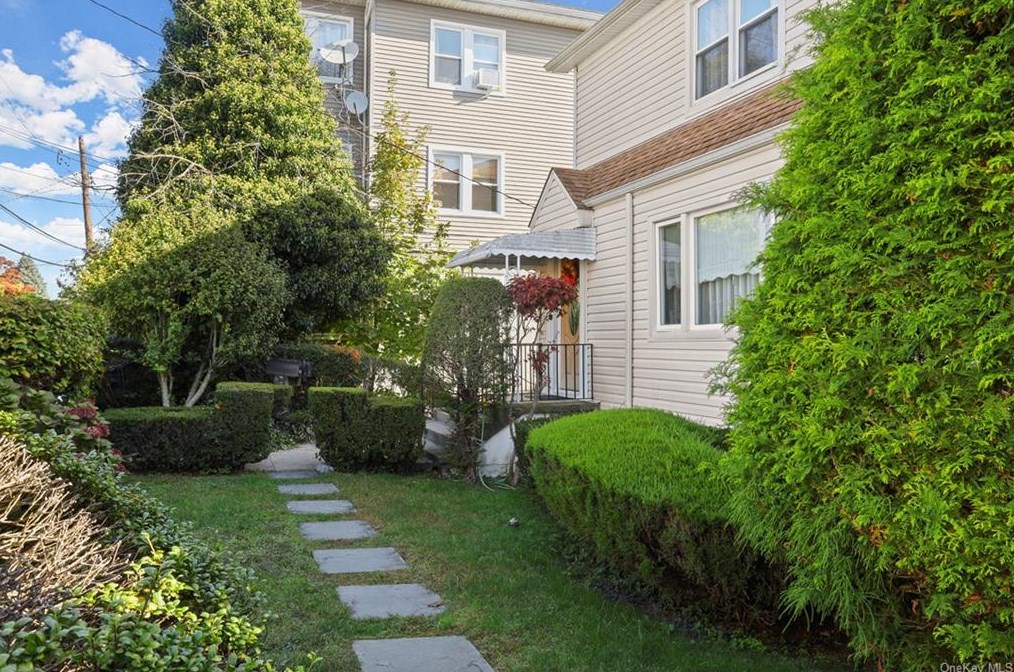 26 Portland Pl, Yonkers, NY 10703-2206