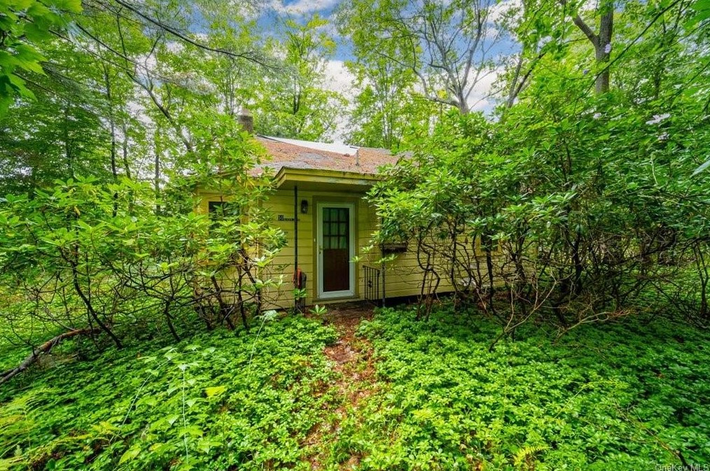 50 Glazer Dr, Bloomingburg, NY 12721-2909