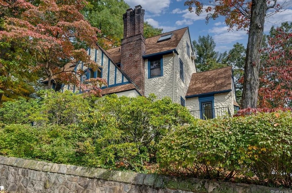 19 Overlook Rd, Yonkers, NY 10706-2603
