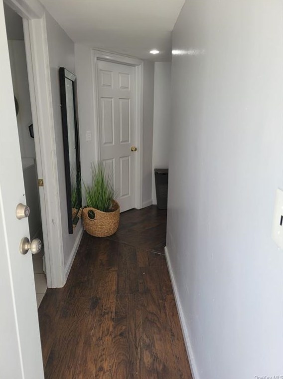 42 Elissa Ln, Yonkers NY 10710-1803 exterior