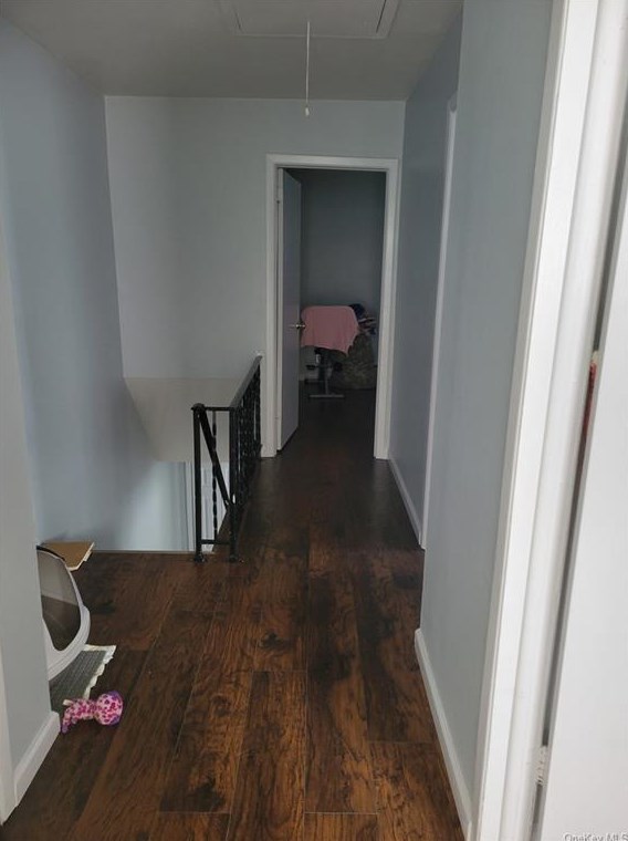 42 Elissa Ln, Yonkers NY 10710-1803 exterior