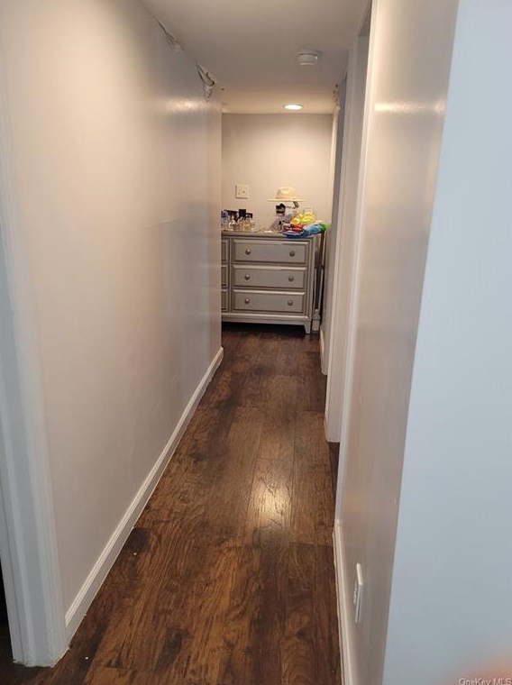 42 Elissa Ln, Yonkers NY 10710-1803 exterior