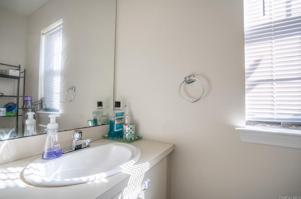 3 Redtwig Ct, Peekskill NY 10566-4126 exterior