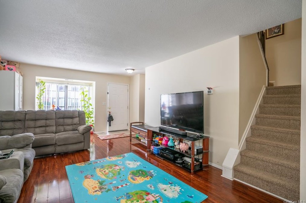 3 Redtwig Ct, Peekskill NY 10566-4126 exterior