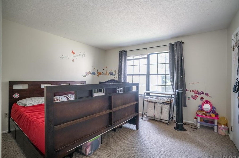 3 Redtwig Ct, Peekskill NY 10566-4126 exterior