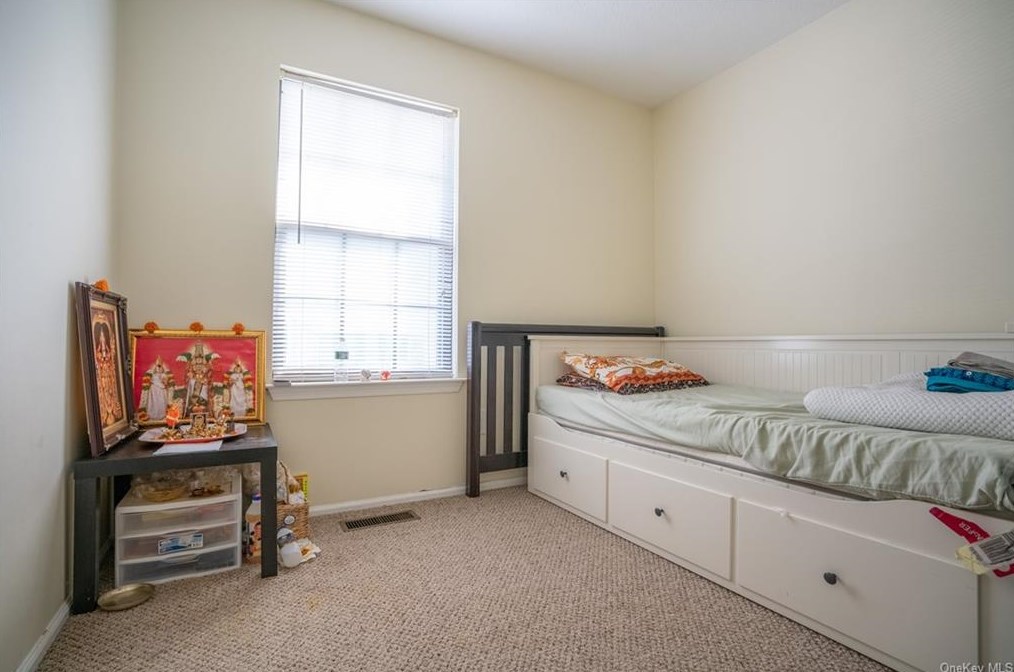 3 Redtwig Ct, Peekskill NY 10566-4126 exterior