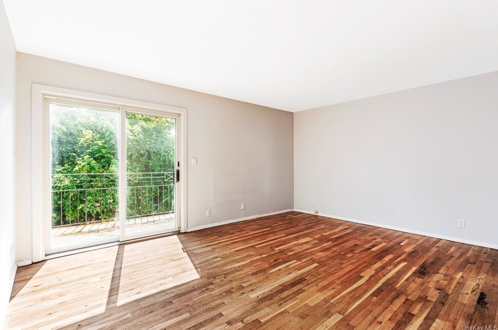 40 Elissa Ln, Yonkers NY 10710-1803 exterior