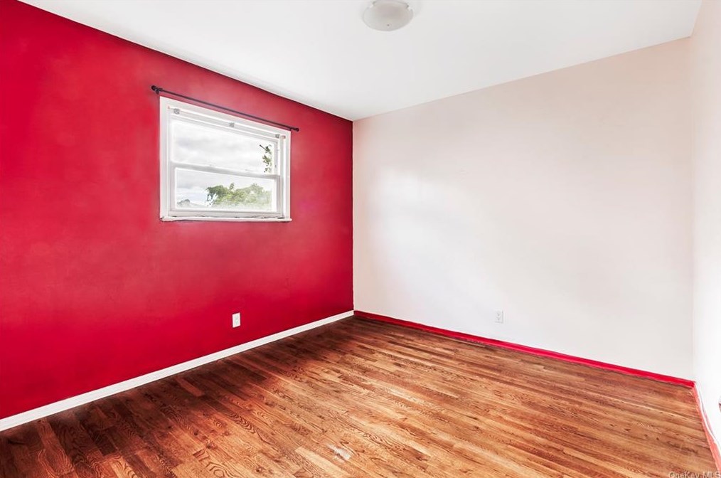 40 Elissa Ln, Yonkers NY 10710-1803 exterior