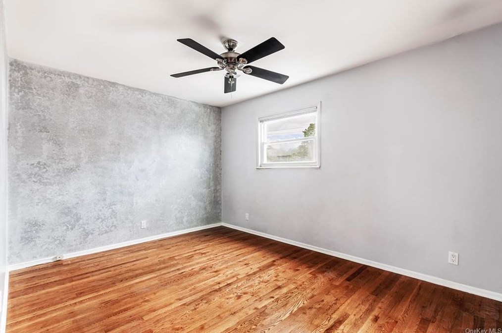 40 Elissa Ln, Yonkers NY 10710-1803 exterior