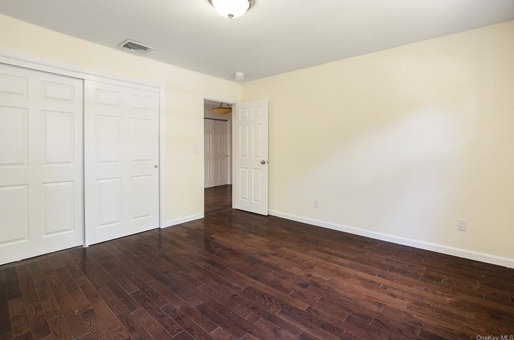 87 Devon Rd, Yonkers NY 10708-5702 exterior